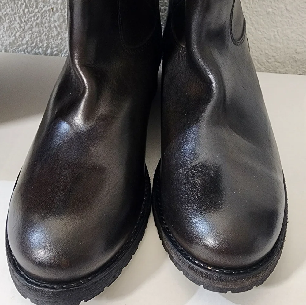 Frye Distressed Leather Tall Riding Boots Size 7 Pull On Made in Mexico New